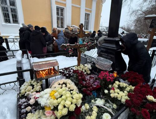 И память ея в род  и род